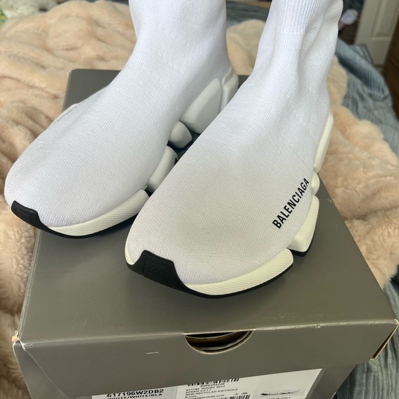 Brand new White Balanciaga speed 2.0 size 38 - Picture 3 of 4